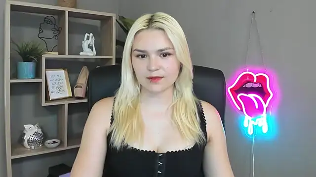 SweetLilyxo online show from May 24, 1:27 pm