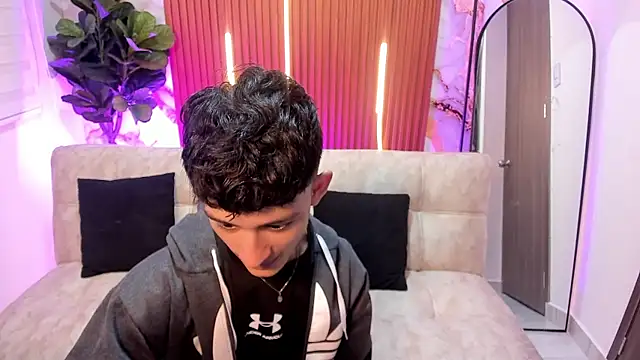 Snapshot of Patrick_Howland_ chatting on February 7, 3:21 am Patrick Howland online show from February 7, 3:21 am