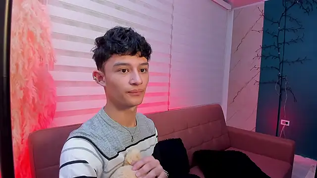 Snapshot of Patrick_Howland_ chatting on February 25, 3:27 am Patrick Howland online show from February 25, 3:27 am