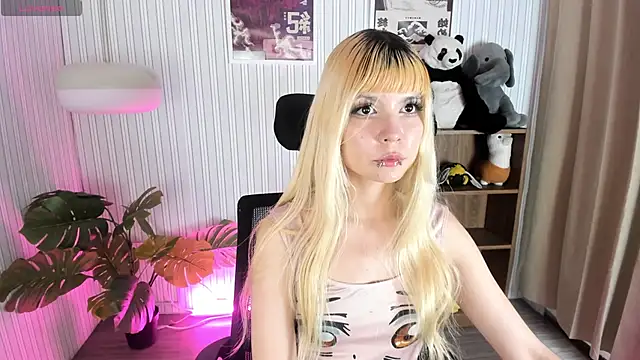 Laukyubey1 online show from March 16, 8:13 pm