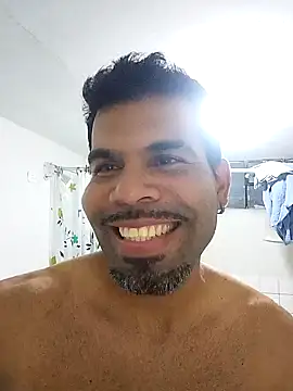 Snapshot of thom_1 chatting on February 6, 11:52 pm thom 1 online show from February 6, 11:52 pm