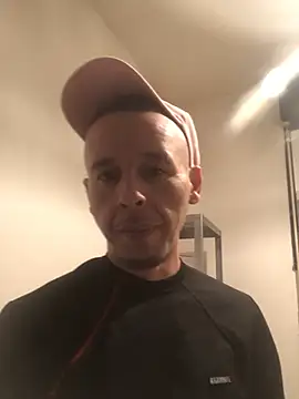 Snapshot of creativeX chatting on February 3, 4:43 am creativeX online show from February 3, 4:43 am