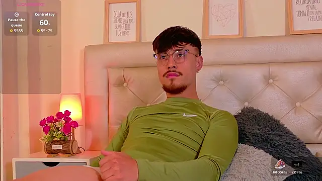 Aiden Gray online show from March 4, 6:14 pm