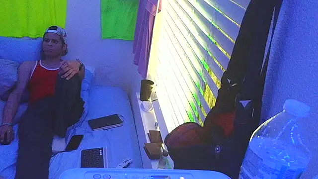 Snapshot of JokerAndyKenwood chatting on February 25, 1:54 pm JokerAndyKenwood online show from February 25, 1:54 pm