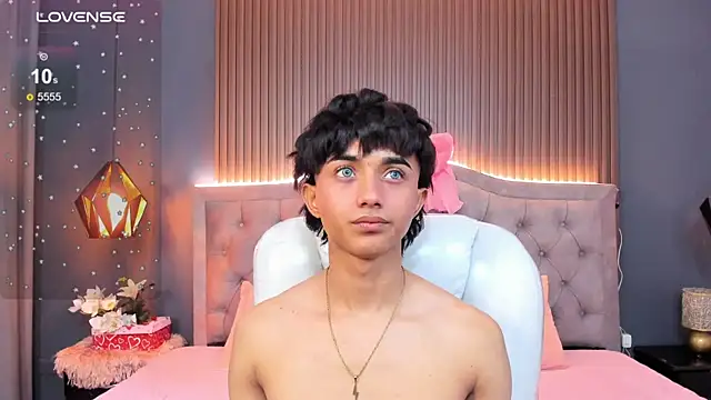 Snapshot of Noa_03 chatting on February 17, 2:13 pm Noa 03 online show from February 17, 2:13 pm