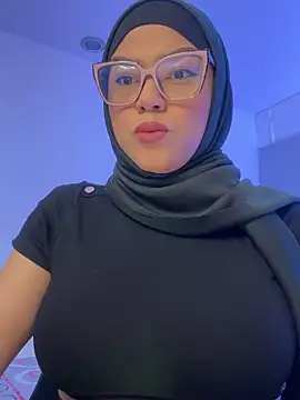Snapshot of Amira-Awhada chatting on April 20, 9:05 pm Amira-Awhada online show from April 20, 9:05 pm