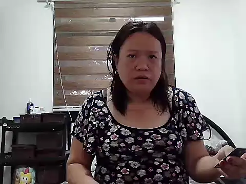 Snapshot of yummychubby29 chatting on February 3, 5:16 am yummychubby29 online show from February 3, 5:16 am