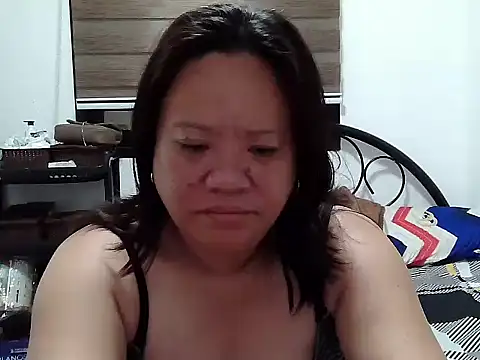 Snapshot of yummychubby29 chatting on February 21, 9:16 pm yummychubby29 online show from February 21, 9:16 pm