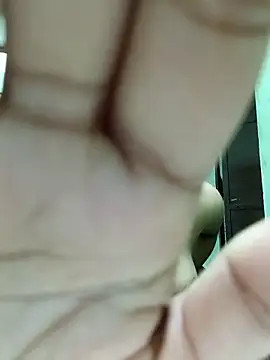 Snapshot of Kitti-Sharma chatting on May 7, 9:14 am Kitti-Sharma online show from May 7, 9:14 am