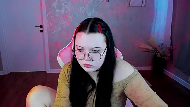 Kira G0ld online show from April 3, 9:07 am