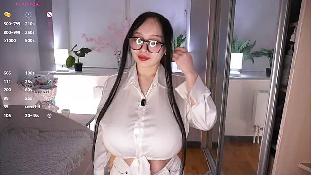 Snapshot of HannaHayles chatting on March 16, 5:17 pm HannaHayles online show from March 16, 5:17 pm