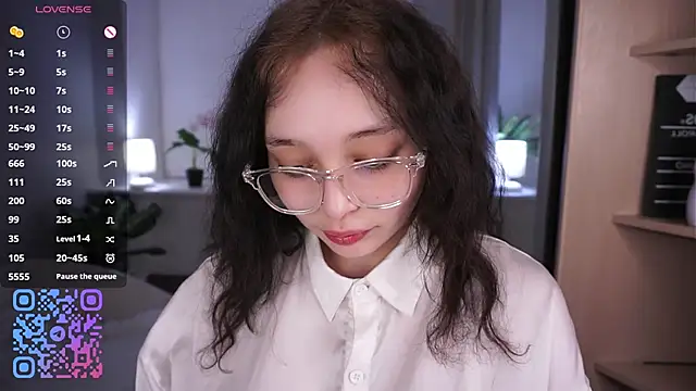 Snapshot of HannaHayles chatting on April 8, 5:02 pm HannaHayles online show from April 8, 5:02 pm