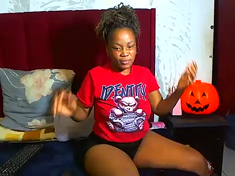 Snapshot of Lindabee34 chatting on February 24, 7:34 pm Lindabee34 online show from February 24, 7:34 pm