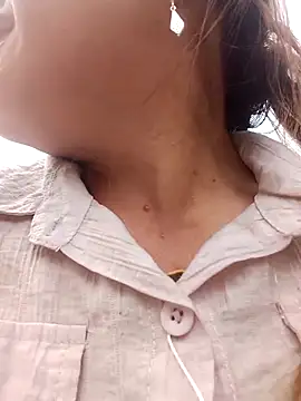 Snapshot of Bigboob_pussyxx chatting on March 3, 5:35 am Bigboob pussyxx online show from March 3, 5:35 am