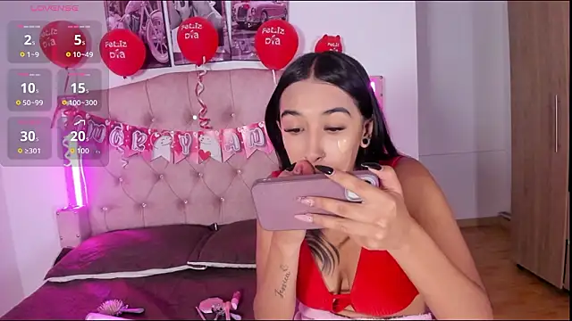 Snapshot of liittle__baby chatting on February 19, 11:50 am liittle baby online show from February 19, 11:50 am