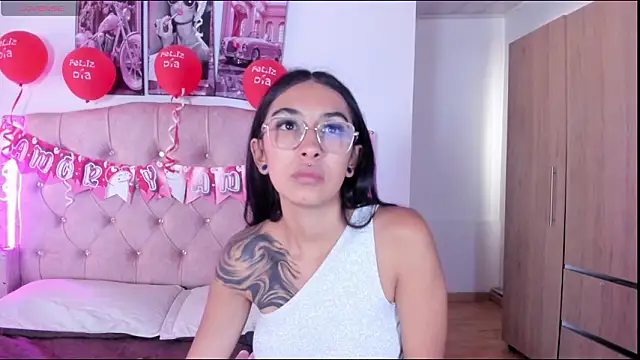 Snapshot of liittle__baby chatting on February 21, 12:06 pm liittle baby online show from February 21, 12:06 pm