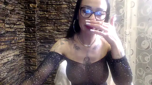 Snapshot of BrianaBloom chatting on April 19, 6:10 pm BrianaBloom online show from April 19, 6:10 pm