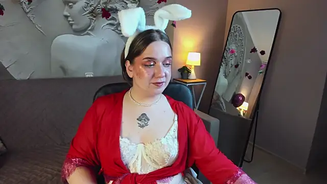 Snapshot of RachelDiRose chatting on February 15, 8:05 pm RachelDiRose online show from February 15, 8:05 pm