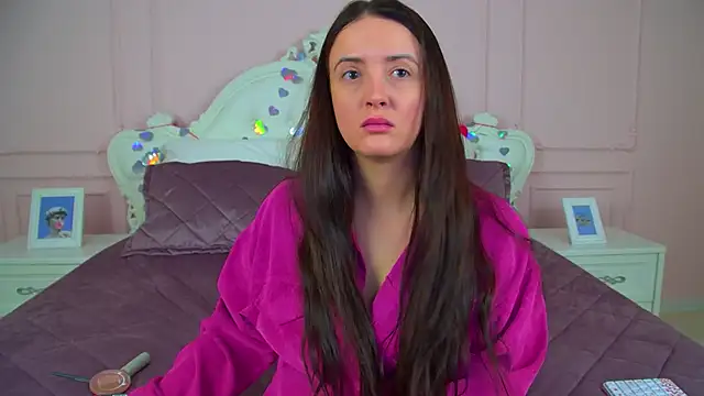 Snapshot of ElinaBellucci chatting on February 18, 4:30 am ElinaBellucci online show from February 18, 4:30 am