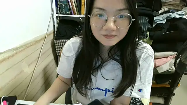Snapshot of xiaoxiaowan11 chatting on April 7, 12:05 pm xiaoxiaowan11 online show from April 7, 12:05 pm