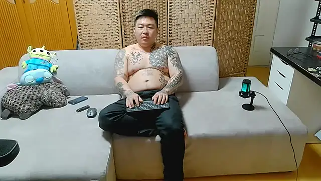 Snapshot of fxckuno chatting on February 8, 9:02 am fxckuno online show from February 8, 9:02 am