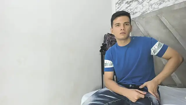 Snapshot of GoldenBoyM chatting on February 4, 2:50 am GoldenBoyM online show from February 4, 2:50 am