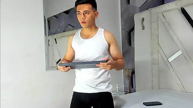 Snapshot of GoldenBoyM chatting on February 8, 2:37 am GoldenBoyM online show from February 8, 2:37 am