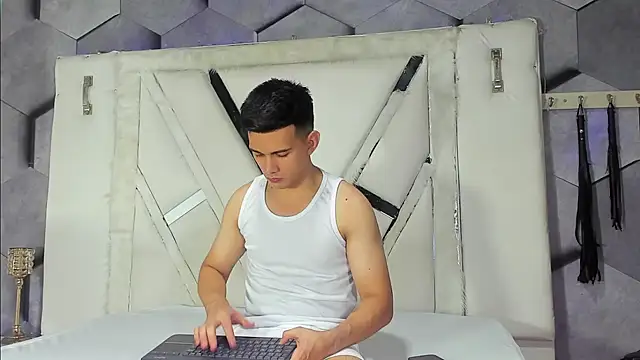 Snapshot of GoldenBoyM chatting on February 10, 2:37 am GoldenBoyM online show from February 10, 2:37 am