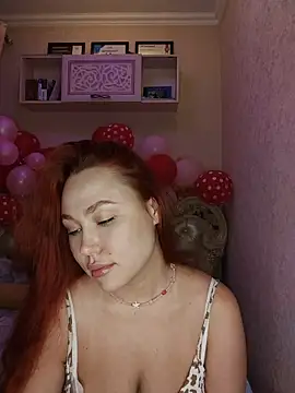 Snapshot of LolaaMint_ chatting on February 18, 4:36 pm LolaaMint online show from February 18, 4:36 pm