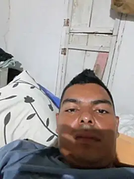 Snapshot of jhoncol231 chatting on February 6, 8:23 pm jhoncol231 online show from February 6, 8:23 pm