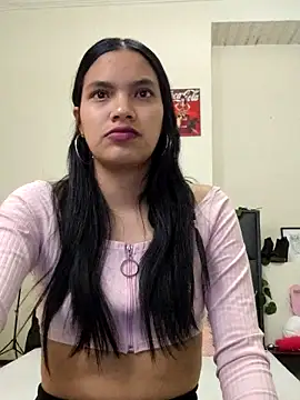 Snapshot of Julieta_Parker chatting on February 5, 2:43 pm Julieta Parker online show from February 5, 2:43 pm