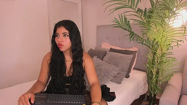 Iriana Vexz online show from March 14, 1:05 pm