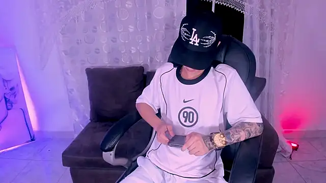 Dereck Boy  online show from April 10, 4:28 am