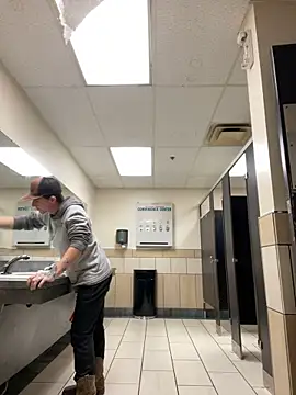 Snapshot of Horus1922 chatting on February 24, 5:55 pm Horus1922 online show from February 24, 5:55 pm