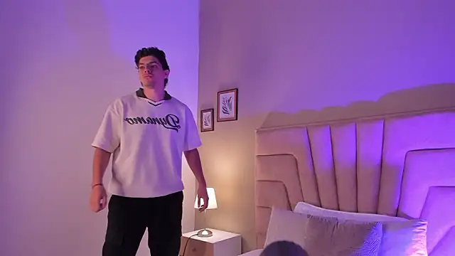 Snapshot of Axel_Creed chatting on February 11, 10:53 am Axel Creed online show from February 11, 10:53 am