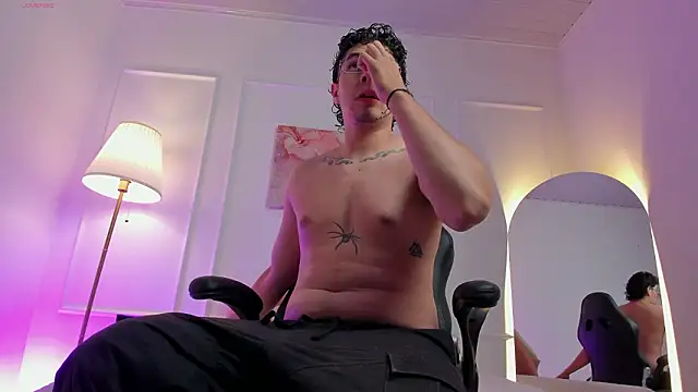 Snapshot of Axel_Creed chatting on February 14, 5:59 am Axel Creed online show from February 14, 5:59 am