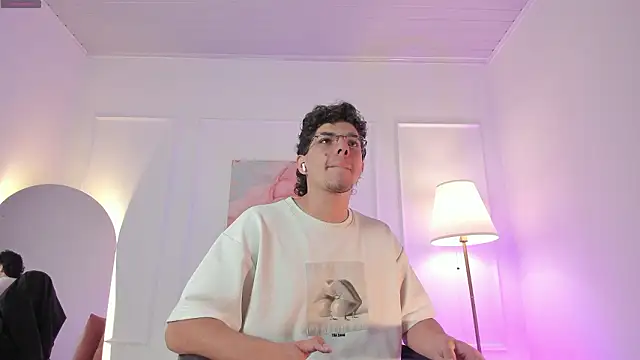 Snapshot of Axel_Creed chatting on February 18, 1:56 am Axel Creed online show from February 18, 1:56 am