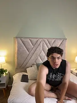 Snapshot of Axel_Creed chatting on February 25, 2:32 am Axel Creed online show from February 25, 2:32 am