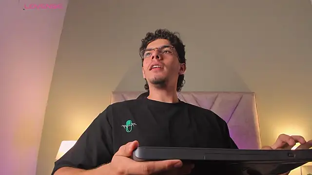 Snapshot of Axel_Creed chatting on February 26, 2:27 pm Axel Creed online show from February 26, 2:27 pm