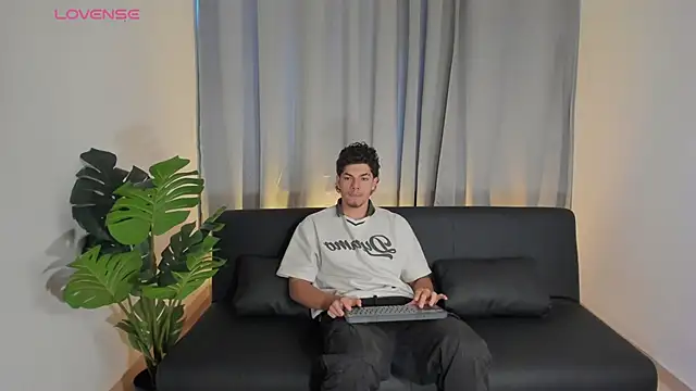 Snapshot of Axel_Creed chatting on February 28, 8:54 pm Axel Creed online show from February 28, 8:54 pm