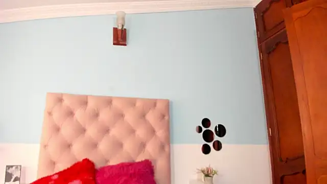 Snapshot of Zoe_grey0 chatting on February 14, 1:30 pm Zoe grey0 online show from February 14, 1:30 pm