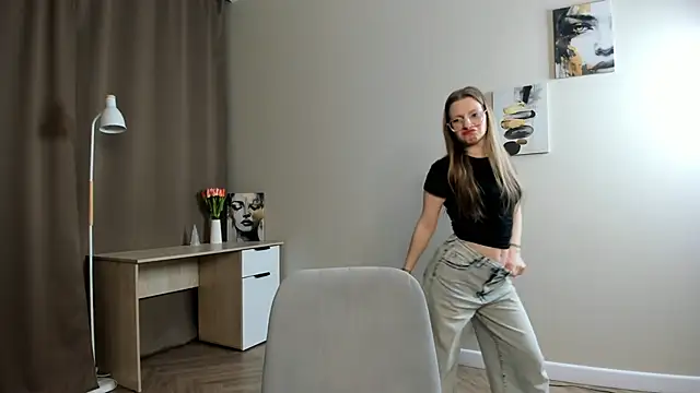 Snapshot of VictorMencia chatting on February 6, 7:17 pm VictorMencia online show from February 6, 7:17 pm