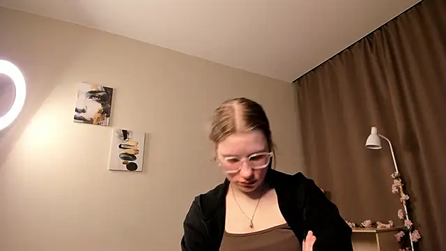 Snapshot of VictorMencia chatting on February 27, 7:14 pm VictorMencia online show from February 27, 7:14 pm