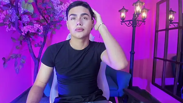 Snapshot of FemNoa chatting on February 9, 11:14 am FemNoa online show from February 9, 11:14 am