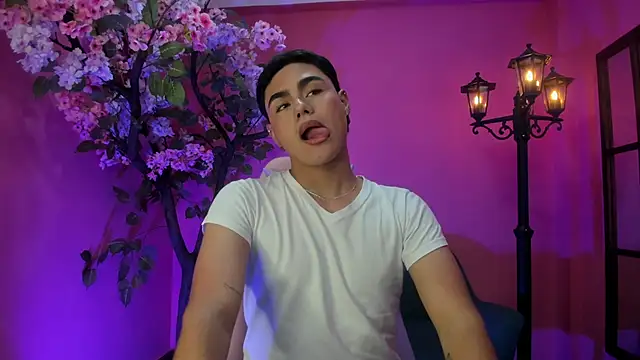 Snapshot of FemNoa chatting on February 10, 5:06 pm FemNoa online show from February 10, 5:06 pm