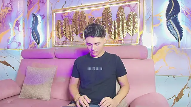 Snapshot of FemNoa chatting on February 20, 7:25 pm FemNoa online show from February 20, 7:25 pm