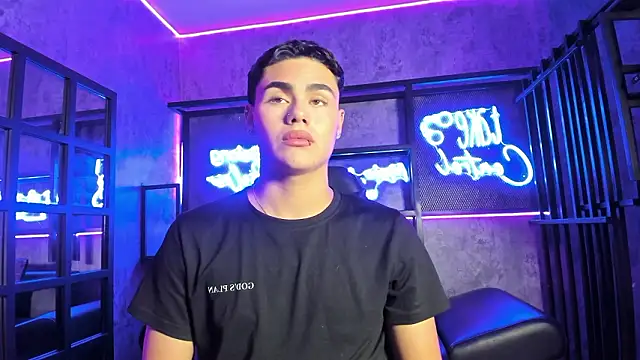 Snapshot of FemNoa chatting on February 21, 1:23 pm FemNoa online show from February 21, 1:23 pm