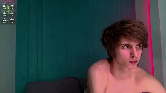 Snapshot of HoogWilder chatting on February 10, 8:35 pm HoogWilder online show from February 10, 8:35 pm