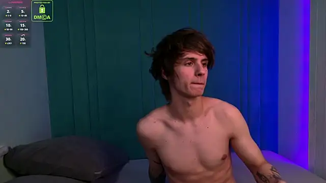 Snapshot of HoogWilder chatting on February 17, 8:26 pm HoogWilder online show from February 17, 8:26 pm