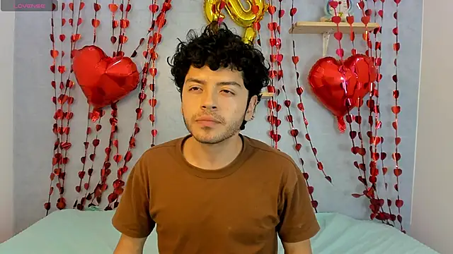 Snapshot of Eliotkinky chatting on February 21, 7:59 pm Eliotkinky online show from February 21, 7:59 pm